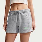 Shorts de tiro medio "Nike Athletic Department" para mujer Nike Studio Fleece Medium Weight "Graphic Pack"