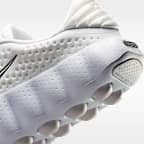 Nike Mind 002 Men's Pregame Shoes