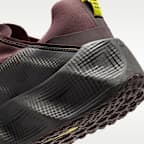 Tenis Nike Ava Rover con detalles reflejantes