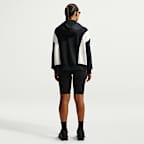 Nike Sportswear Essential Shorts de ciclismo de tiro medio de 25 cm para mujer