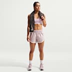 Damski stanik sportowy z regulacją i wkładkami zapewniający lekkie wsparcie Nike Indy