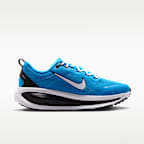 Tenis de correr en pavimento de la NFL para hombre Nike Vomero 18 (Carolina Panthers)