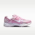 Tenis con detalles reflejantes para mujer Nike Zoom Vomero 5