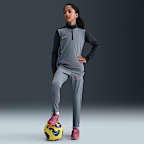 Playera de entrenamiento de fútbol de manga larga Dri-FIT de cierre 1/4 para niños talla grande Nike Academy
