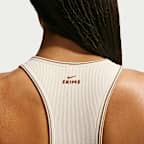 NikeSKIMS ribbestrikket, sømløs dame-BH med bryterryggdesign