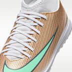 Tacos de futbol para pasto sintético (turf) de corte high para niños grandes Nike Jr. Mercurial Superfly 11 Club "Kylian Mbappé"