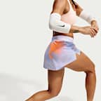 Fôret Nike Swift Dri-FIT-løpeshorts med mellomhøyt liv til dame (6 cm)