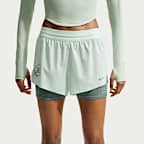 Shorts de correr Dri-FIT de tiro medio 2 en 1 para mujer Nike Swift