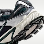 ナイキ V5 RNR ウィメンズシューズ リフレクティブ (再帰反射) アクセント付き