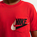 Playera con bolsillo para niños talla grande Nike Sportswear