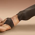 Legginsy damskie z wysokim stanem w kształcie litery V 66 cm NikeSKIMS Matte