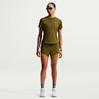 Löparshorts 2-i-1 Nike Swift Dri-FIT med medelhög midja för kvinnor