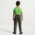 Pantaloni in tessuto Nike Tech – Ragazzo