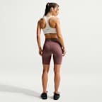 Bra deportivo con almohadilla de media sujeción para mujer Nike Swoosh