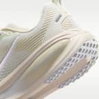 Nike Vomero 18 女款路跑鞋