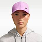 Gorra con logotipo de metal y estructura Nike Dri-FIT Club