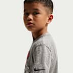 Playera de corte cuadrado con gráfico "I Am Sport" para niños talla pequeña Nike