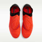 Tacos de fútbol para pasto artificial Nike Phantom 6 High Elite