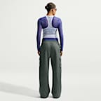Pants cargo de estilo funcional de tiro medio holgados para mujer Nike Sportswear