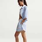 Γυναικείο ριγέ σορτς μεσαίου καβάλου σε ριχτή γραμμή Nike Sportswear Chill Poplin