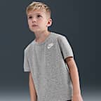 Conjunto de 2 piezas con shorts de tejido Knit Club para niños talla pequeña Nike