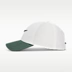 Gorra Swoosh con estructura Nike Dri-FIT Club