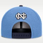 Gorra universitaria Nike Dri-FIT ajustable para hombre North Carolina Legacy Pro