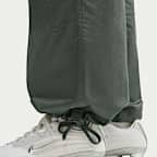 Pants cargo de estilo funcional de tiro medio holgados para mujer Nike Sportswear