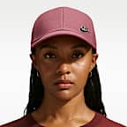 Gorra con logotipo de metal y estructura Nike Dri-FIT Club