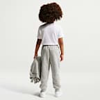 Pantalones de entrenamiento para niños talla pequeña Nike Club Chenille