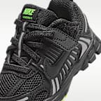 Tenis para bebé e infantil Nike Vomero 5