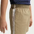 กางเกงขาสั้นแบบทอเด็กโต Nike Sportswear