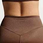 Shorts de ciclismo de 18 cm de tiro medio para mujer NikeSKIMS Satin Shine