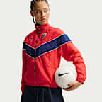 Chamarra de fútbol Nike de tejido Woven con protección contra los rayos UV para mujer Noruega Windrunner