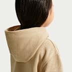 Sudadera con gorro sin cierre de tejido Fleece Studio infantil Nike Sportswear