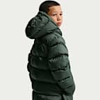 Chamarra acolchada Therma-FIT de ajuste holgado de largo medio para niños talla grande Nike Sportswear All Day Play