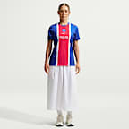 Paris Saint-Germain 2026/27 Stadyum İç Saha Nike Dri-FIT Kadın Futbol Taraftar Forması