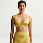 NikeSKIMS Satin Shine Sport-BH mit tiefem Ausschnitt