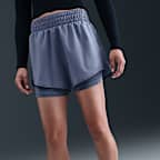 Shorts 2 en 1 Dri-FIT de tiro alto de 8 cm para mujer Nike One