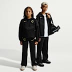Conjunto deportivo de futbol Nike Dri-FIT del C.D. Guadalajara alternativo para niños talla grande