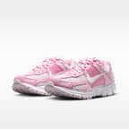 Tenis con detalles reflejantes para mujer Nike Zoom Vomero 5