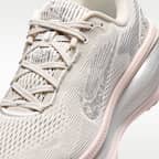 Nike Vomero 18 SE Women's Road-Running Shoes