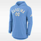 Playera con gorro de manga larga universitaria Nike Dri-FIT para hombre North Carolina Legacy Arch