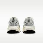 Nike Vomero 18 Women's Road Running Shoes (Extra Wide)