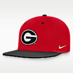 Gorra universitaria Nike Dri-FIT ajustada para hombre Georgia Bulldogs Dugout True