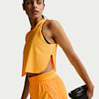 Shorts de correr Dri-FIT ADV de tiro medio de 8 cm con forro de ropa interior para mujer Nike AeroSwift