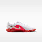 Tacos de fútbol para pasto sintético (turf) de corte low para niños grandes Nike Jr. Tiempo Maestro Club