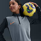 Playera de entrenamiento de fútbol de manga larga Dri-FIT de cierre 1/4 para niños talla grande Nike Academy