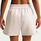 Shorts Dri-FIT de tiro medio holgados de 10 cm para mujer Nike 24.7 ImpossiblySoft