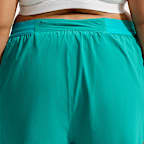 Shorts de correr Dri-FIT de tiro medio 2 en 1 para mujer (talla grande) Nike Swift